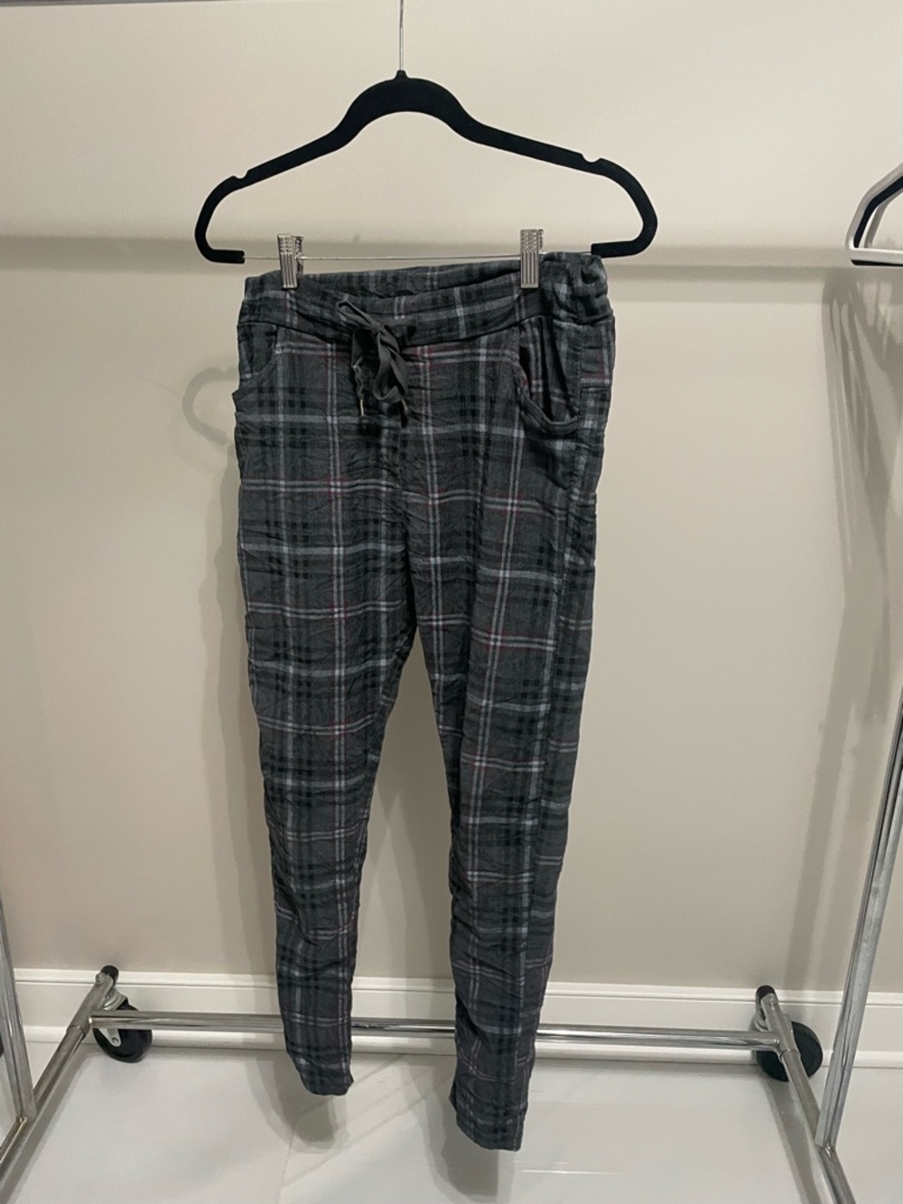 Women's Gray Plaid Jogger Pants with Drawstring